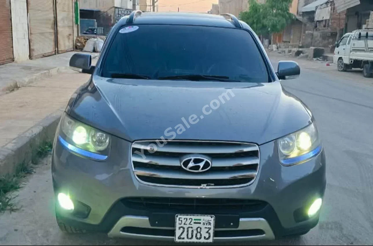 Hyundai Santa Fe 2012 Automatic 213,000 km 4 Cylinder FWD SUV Gray Diesel