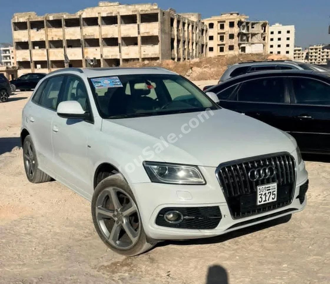 اودي كيو 5 2014 اتوماتيك 160,000 كم 4 سلندر دفع خلفي اس يو في أبيض بنزين