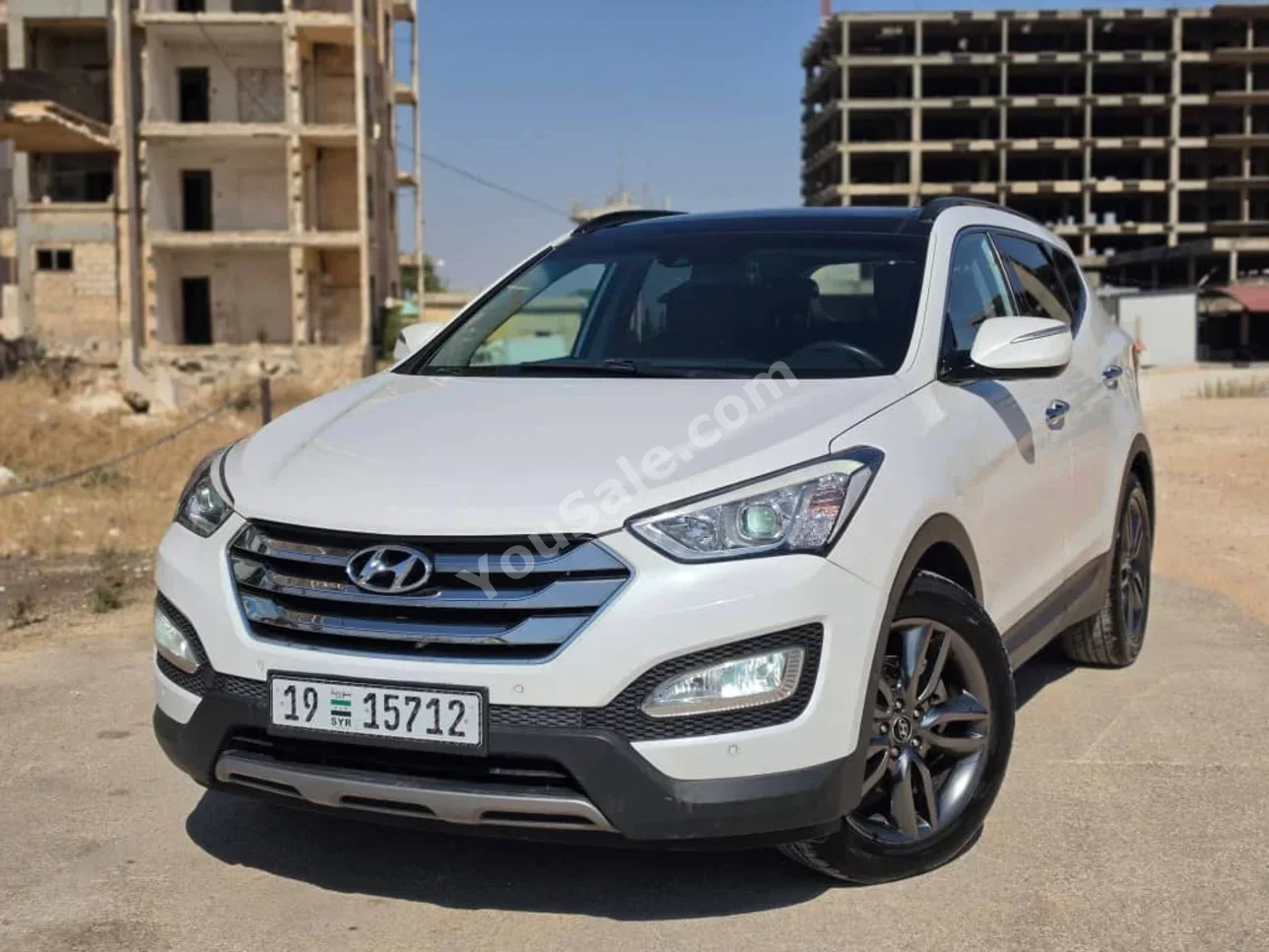 Hyundai Santa Fe 2014 Automatic 135,000 km 4 Cylinder FWD SUV White Diesel