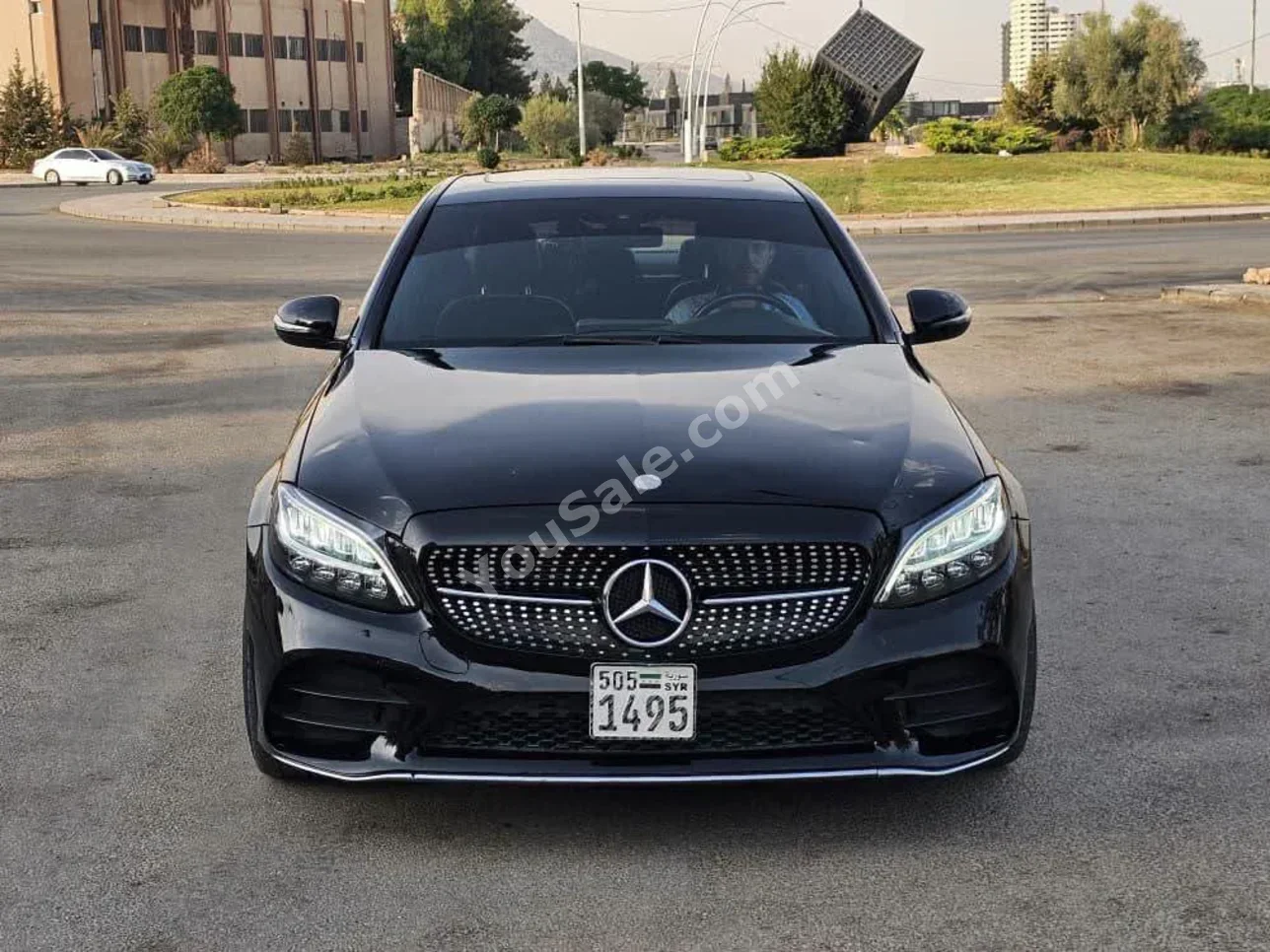 مرسيدس - بنز  سي - كلاس  300  2019  اتوماتيك  158,000 كم  4 سلندر  دفع خلفي  سيدان  أسود  بنزين