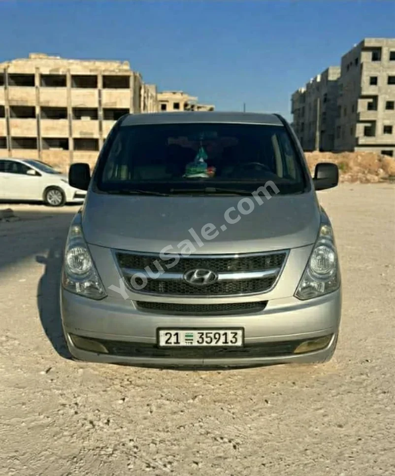 Hyundai  Van H1  2008  Manual  275,000 km  4 Cylinder  RWD  Van / Bus  Silver  Diesel